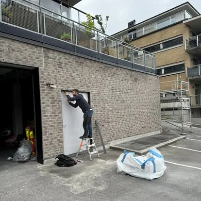 Mur- og pussarbeider – autentisk håndverksfoto fra Flis & Mur